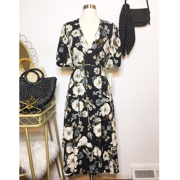 Gianni Bini Dresses & Skirts - NEW Gianni Bini Navy Floral Wrap Midi Dress